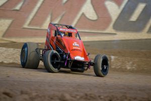 Amsoil sprint car sliding a corner