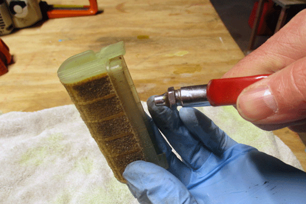 Chainsaw Starting Problems & How to Fix Them - AMSOIL Blog - Canada