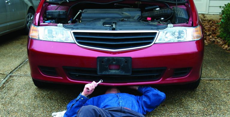 A DIY Auto Repair or a Job for an Expert? 5 Questions to Ask Before Doing It Yourself