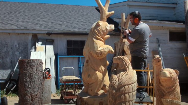 Chainsaw Artist Relies on AMSOIL to Create Works of Art