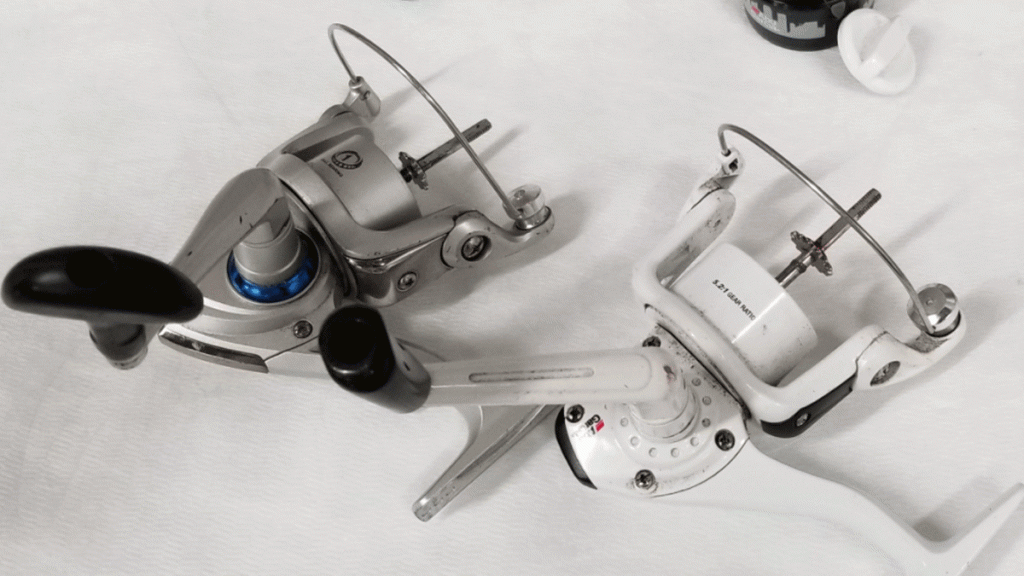 Cleaning fishing reels