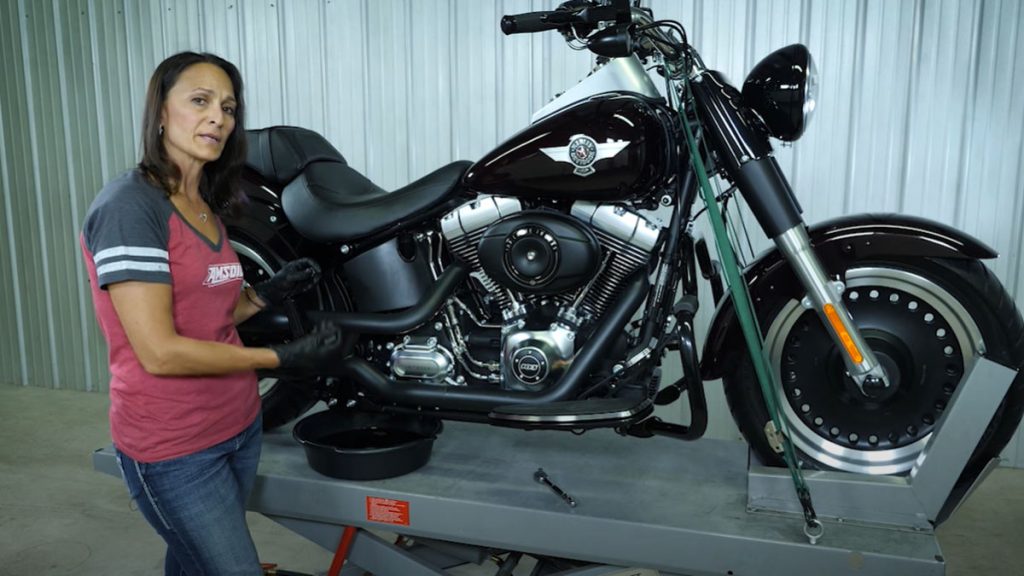 Harley-Davidson oil change