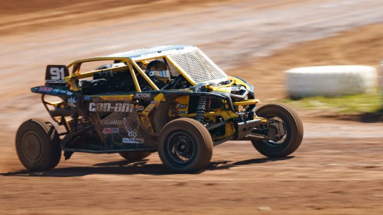 Team AMSOIL Wins Championship at Crandon